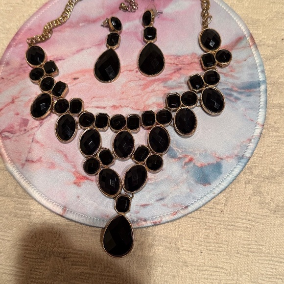 Cache Black and Gold Necklace and Earring Set - Picture 4 of 8